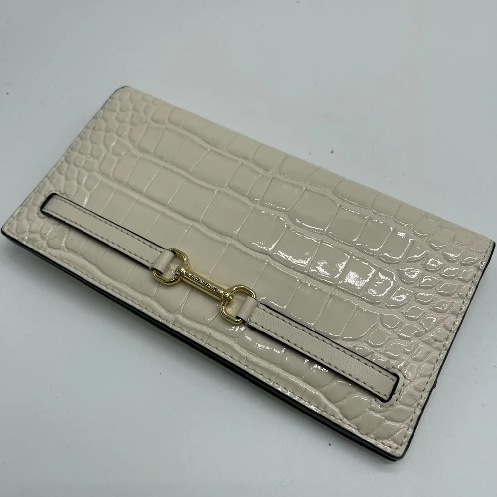 MICHAEL KORS Carson Large Crocodile Embossed Bifold Snap Wallet
Light Cream
NWT - Picture 9 of 16